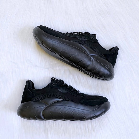 UGG Women’s LA Cloud Low Sneakers In Black - Picture 4 of 8